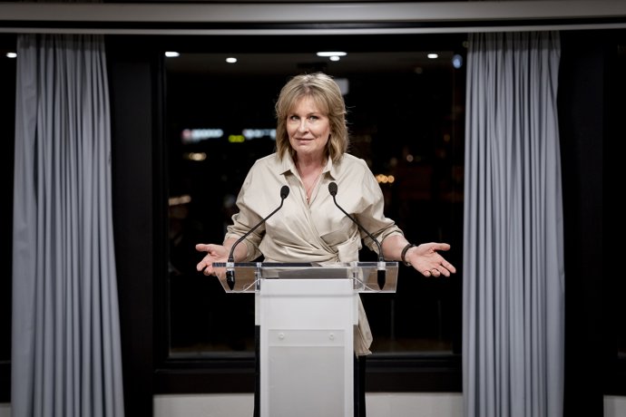 La presentadora y periodista María Rey interviene durante la presentación del préstamo por parte del Museo Nacional Centro de Arte Reina Sofía de un biombo decorado por Dalí en los años 20, a 22 de enero de 2026, en Madrid (España).