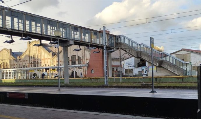 Archivo - Estación de tren de Avilés