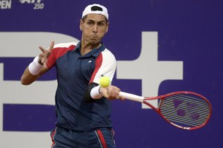 Tenis, Alejandro Tabilo vs Joao Fonseca. ATP 250 Buenos Aires 2026. El tenista chileno Alejandro Tabilo es fotografiado contra Joao Fonseca de Brasil durante el ATP 250 en Buenos Aires, Argentina. 11/02/2026 Mariano Garcia/ UNAR/Photosport  Tennis,