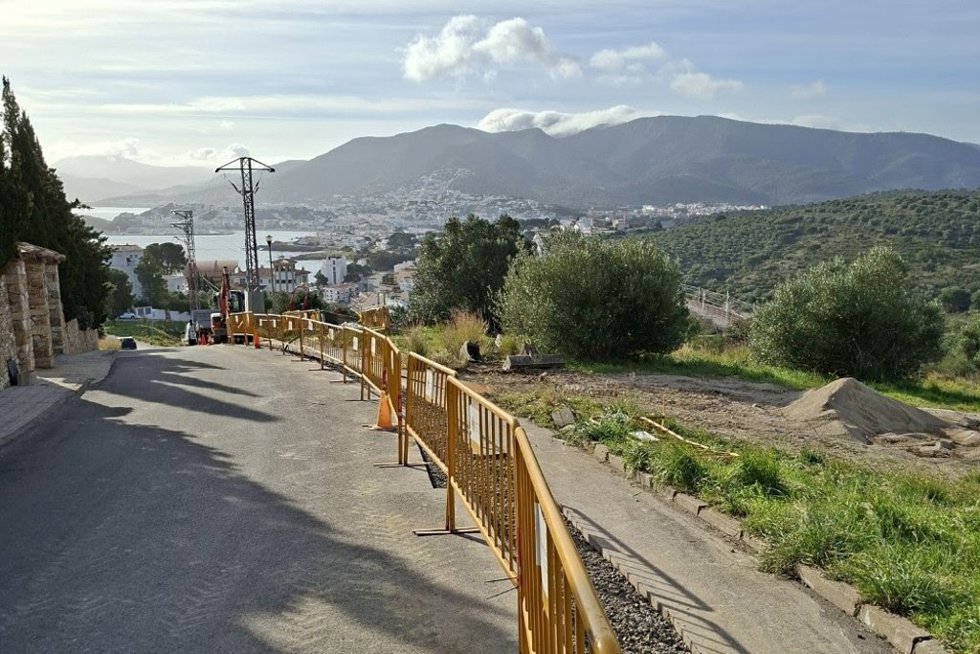 Endesa trabaja en las obras de mejora de la red eléctrica en Llan (Girona)