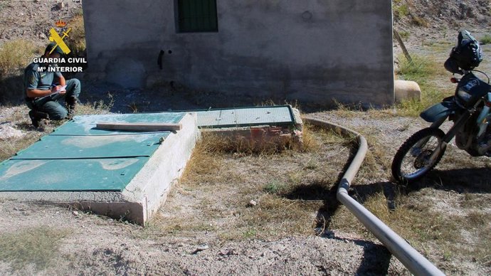 La Guardia Civil detecta más de 900 infraestructuras ilegales de extracción y acumulación de agua.