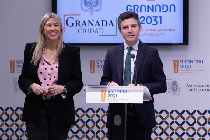 Los concejales de Fiestas Mayores y de Presidencia en Granada, Carolina Amate y Jorge Saavedra