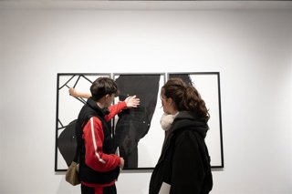 El extremeño Abel Jaramillo expone en la sala de arte El Brocense de Cáceres imágenes "que arden y permanecen"