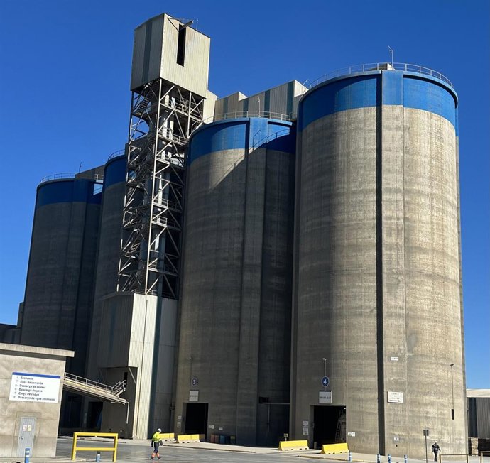 Archivo - Imagen de recurso de una fábrica de cemento