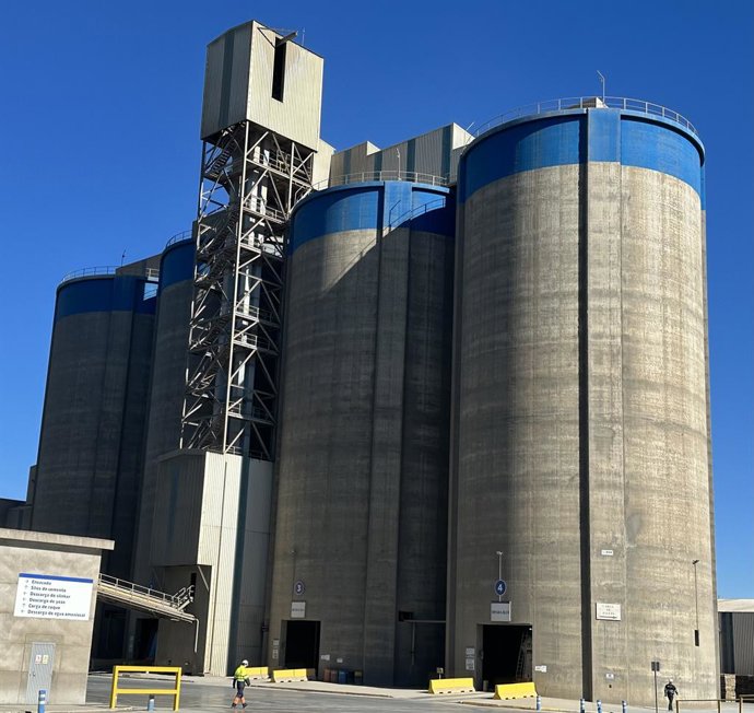 Archivo - Imagen de recurso de una fábrica de cemento