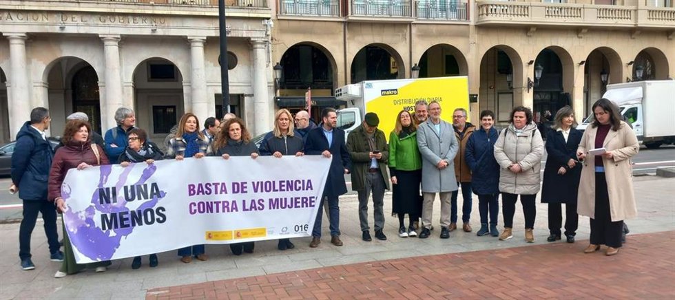 Logroño guarda silencio por las últimas mujeres asesinadas por violencia de género en una semana "especialmente trágica"