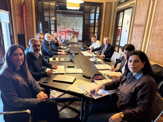 La vicealcaldesa de Gijón y concejala de Economía, Empleo, Turismo e Innovación, Ángela Pumariega, preside la reunión del Consejo de Administración de Promoción Empresarial y Turística de Gijón, S.A. (Petsa / Gijón Impulsa).