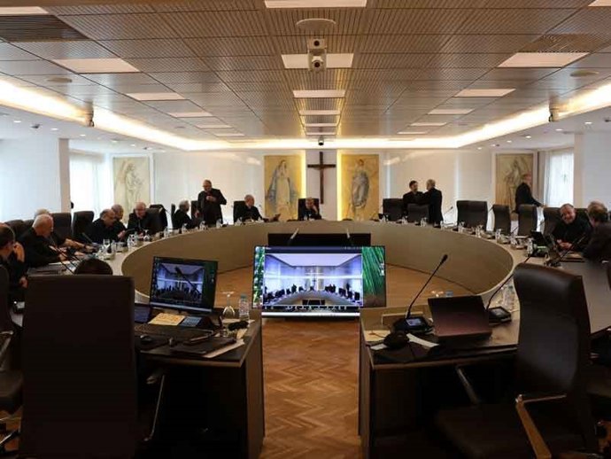 Una reunión de la Comisión Permanente de la CEE.