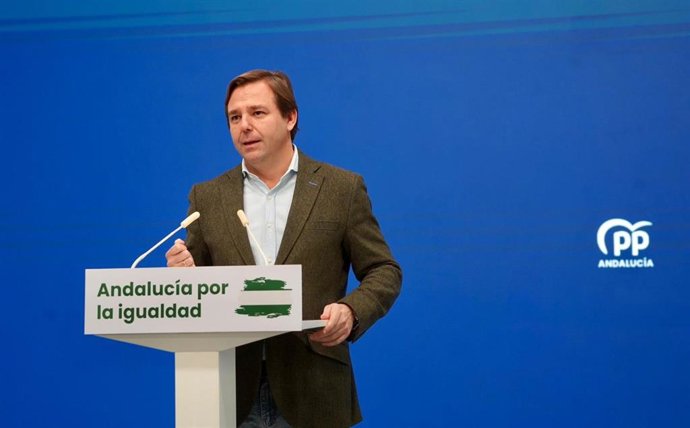 El secretario general del PP-A, Antonio Repullo, en rueda de prensa.