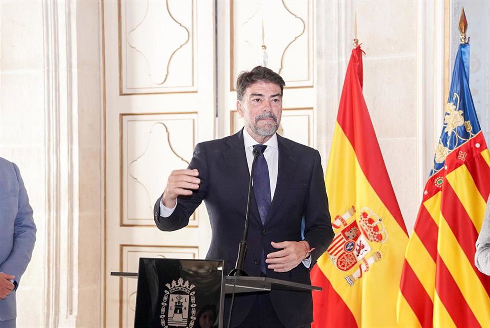 Archivo - El alcalde de Alicante, Luis Barcala, en una imagen de archivo