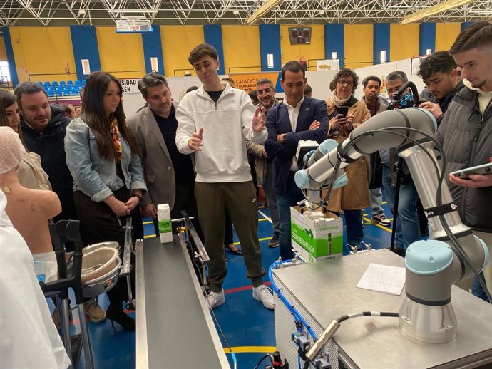 Visita al X Salón del Estudiante, en Marmolejo