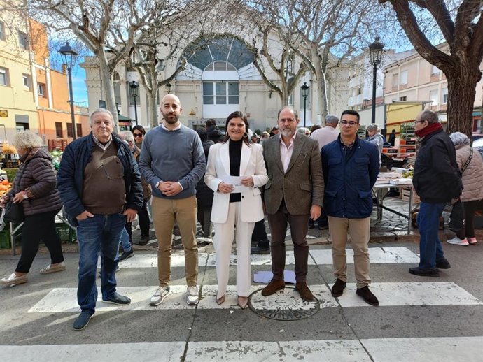 La diputada del PP en el Congreso por Tarragona, Elisa Vedrina, junto a otros representantes del partido en el Baix Penedès (Tarragona)