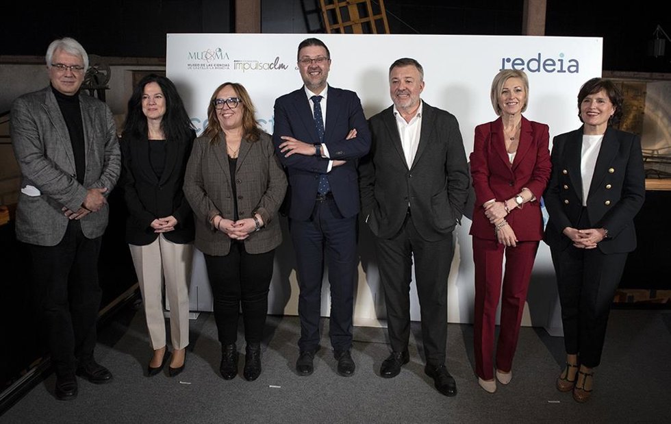 Inauguración de la exposición itinerante Conectados al futuro: la transición energética.