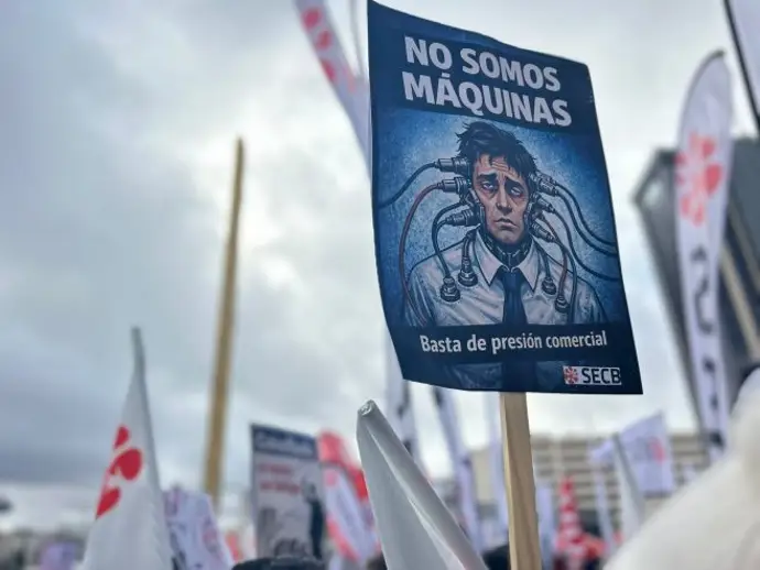 Manifestación frente a CaixaBank