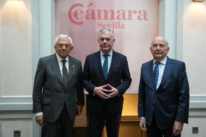 El presidente de la Cámara de Comercio, el alcalde de Sevilla y el comisario del centenario de la Expo del 29.