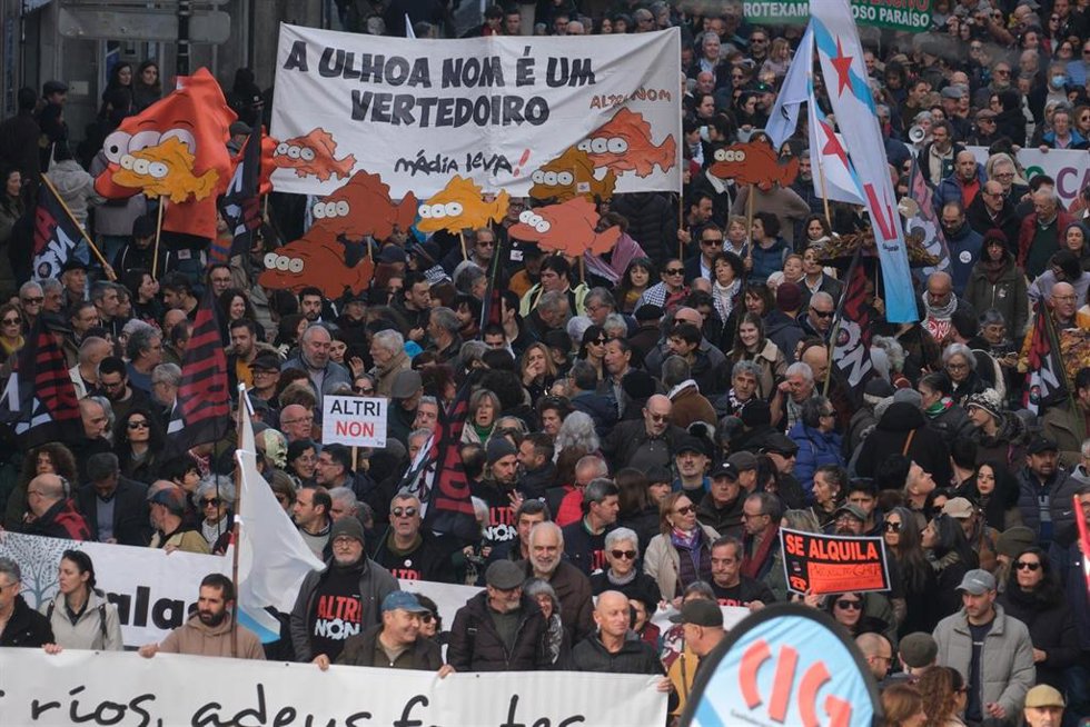 Archivo - Manifestación contra el proyecto de Altri convocada por Ulloa Viva, Mina Touro-O Pino Non y PDRA, a 14 de diciembre de 2025, en Santiago de Compostela, A Coruña, Galicia.