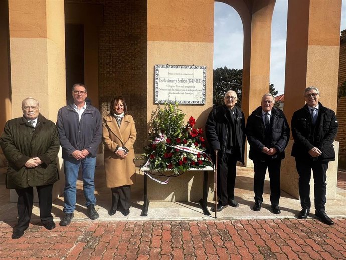La Diputación Provincial de Zaragoza (DPZ) descubre una placa en honor a Josefa Amar y Borbón en el cementerio de La Cartuja.