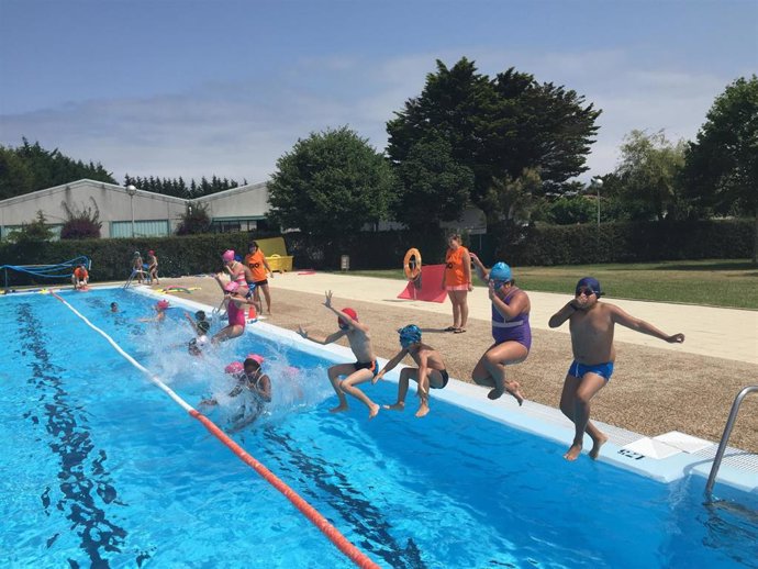 Archivo - Piscina del IMD