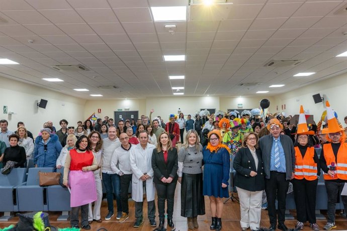 Foto de familia de los participantes en la celebración