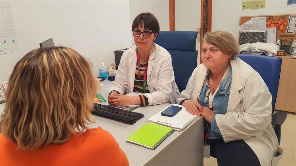 Consulta con trabajadoras sociales