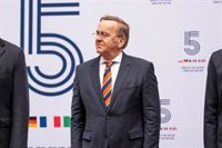 El ministro de Defensa alemán rechaza poseer armas nucleares: "La disuasión está garantizada por EEUU"