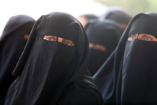 Una mujer con burka en Gaza