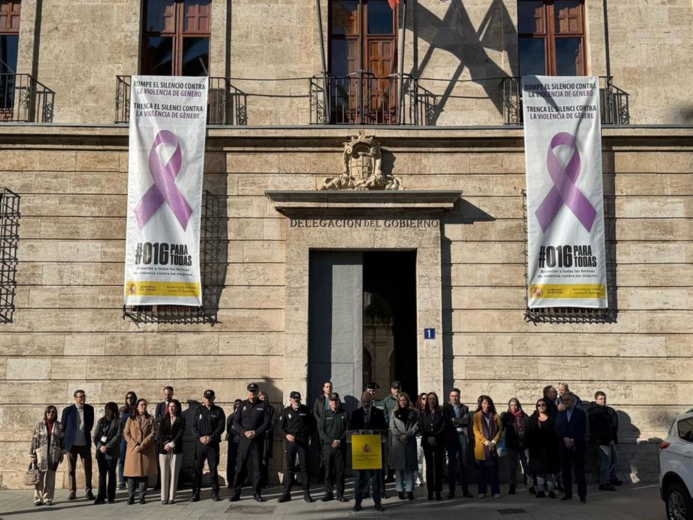 Minuto de silencio ante Delegación de Gobierno, en Valncia.