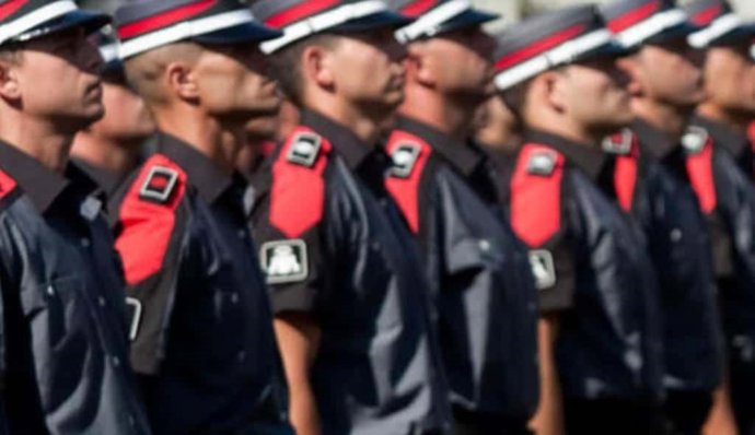 Archivo - Agents de la Policia Canària