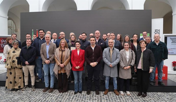 Encuentro de la Diputación de Badajoz con federaciones deportivas extremeñas.