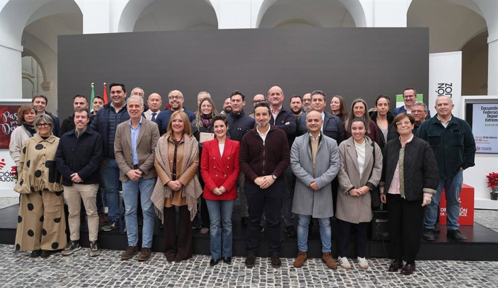 Encuentro de la Diputación de Badajoz con federaciones deportivas extremeñas.
