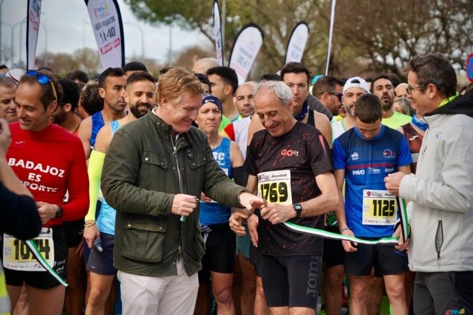 Fermín Cacho, embajador oficial del Maratón y Medio Maratón Ciudad de Badajoz 2026.