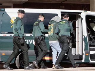 El presunto asesino de su exmujer e hija de 12 años es trasladado a disposición judicial, desde la Comandancia de la Guardia Civil de Castellón, a 20 de febrero de 2026. 