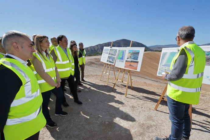 El 'president' de la Generalitat, Juanfran Pérez Llorca, durante su visita a Finestrat (Alicante) este viernes