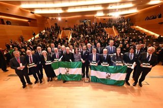 Acto de entrega de banderas de Andalucía en el Parque de las Ciencias de Granada