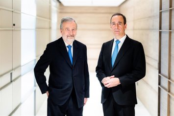 Archivo - El presidente de CaixaBank, Tomás Muniesa, y el consejero delegado, Gonzalo Gortázar.