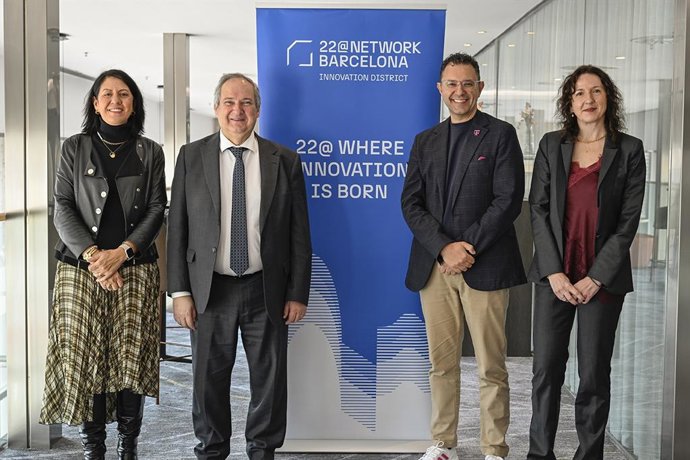 Representants del 22@Network Barcelona amb el ministre d'Indústria i Turisme, Jordi Hereu