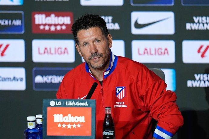 Archivo - Arquivo - Diego Pablo Simeone, treinador principal do Atlético de Madrid, dá uma entrevista coletiva durante o dia de treino do Atlético de Madrid antes do jogo de futebol da Liga Espanhola, LaLiga EA Sports, contra o Real Madrid no Riyadh Air M