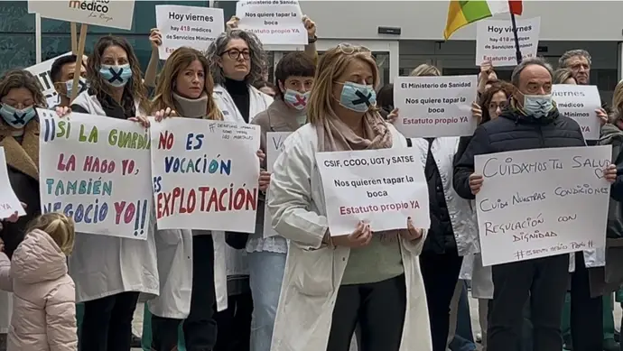 Concentración silenciosa frente al Hospital San Pedro