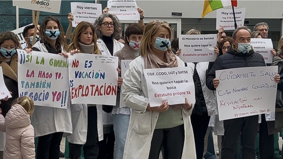 Concentración silenciosa frente al Hospital San Pedro