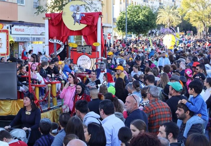 Desfile de carnaval en imagen de archivo.
