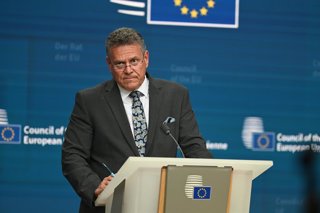 Archivo - 14 July 2025, Belgium, Brussels: EU Commissioner Maros Sefcovic speaks during the EU trade ministers' meeting in Brussels. In response to new tariff announcements by US President Donald Trump, Sefcovic announced that the EU is preparing addition