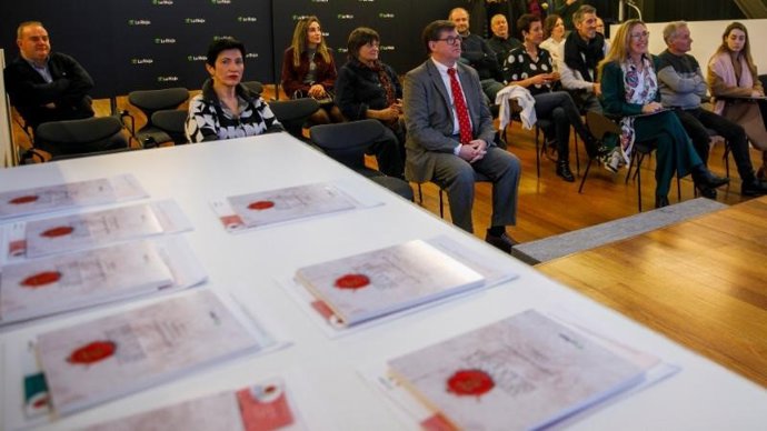 El Gobierno de La Rioja entrega seis nuevos carnés de artesanía artística y otros siete de artesanía agroalimentaria