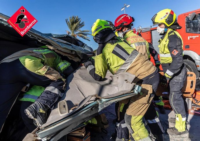 Formació a bombers sobre tècniques específiques d'actuació en rescat d'accidents de trànsit