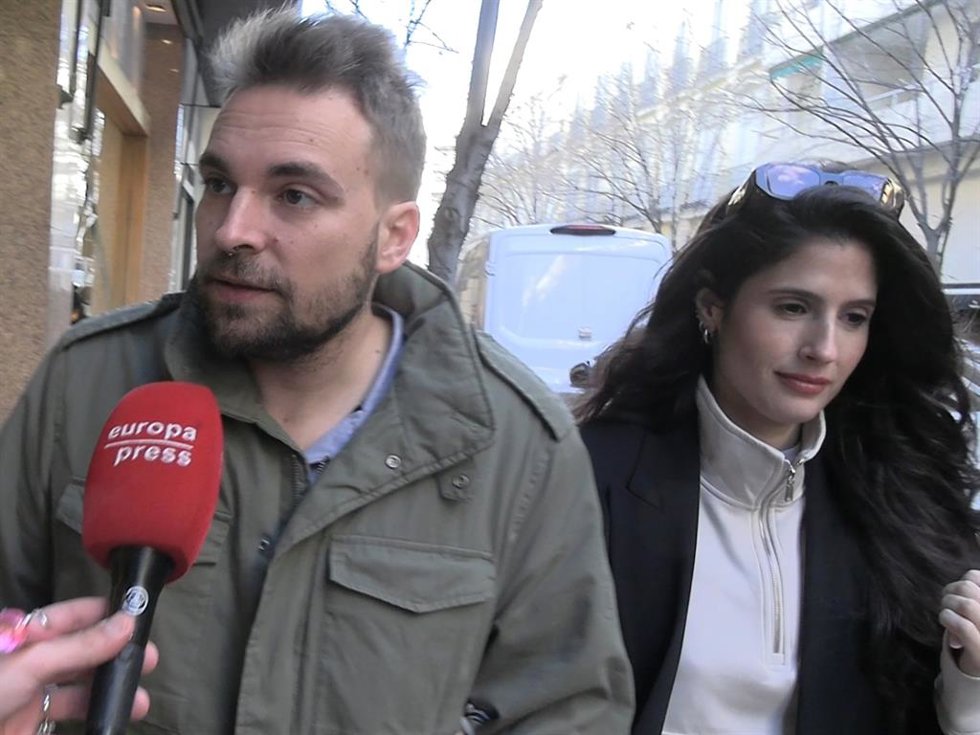 José María Almoguera se posiciona del lado de Carlo Costanzia en plena guerra familiar
