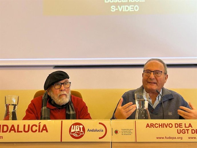 Nicolás Puerto (izda.), en la presentación de su documental.