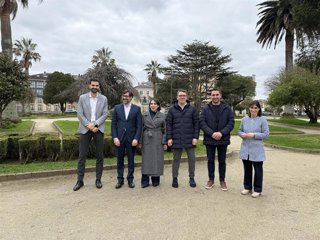 De izq. A der. Pablo Fernández, director xeral de Planificación Enerxética; Emilio Bruquetas, conselleiro delegado de RDG ;  María Jesús Lorenzana, conselleira de Economía e Industria; Daniel Vega, alcalde de Ribadeo;  Rubén García, alcalde de Trabada