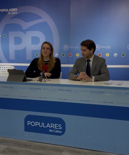 El alcalde de Cabra, Fernando Priego (PP), y la concejala y diputada popular en la Diputación de Córdoba, Sara Alguacil