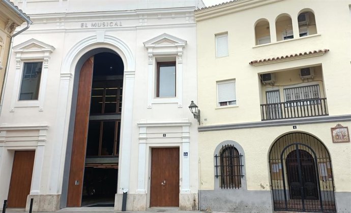 Archivo - Imagen de la fachada (i) del teatro El Musical (TEM) de València.