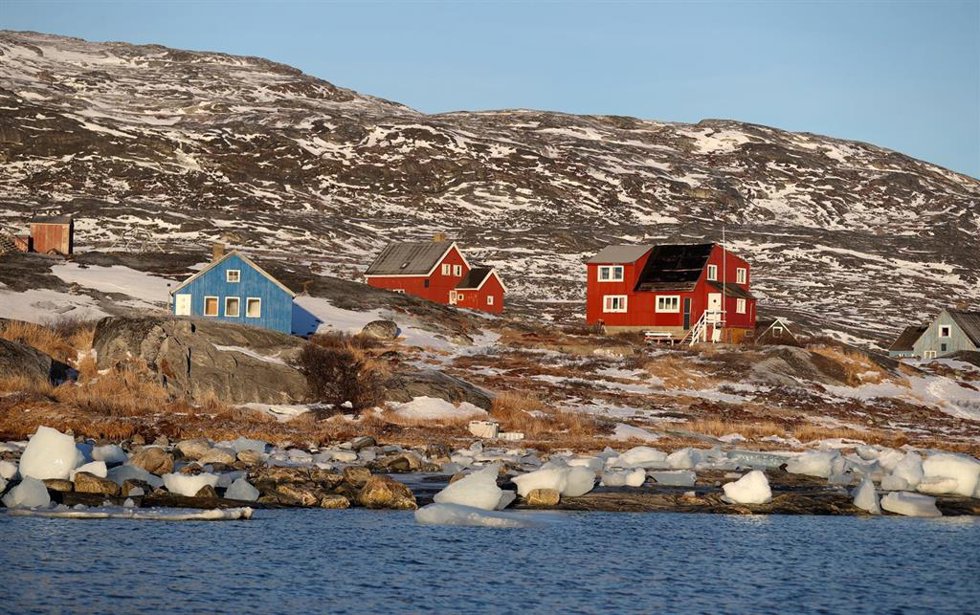 Paisaje con varias casas en Groenlandia