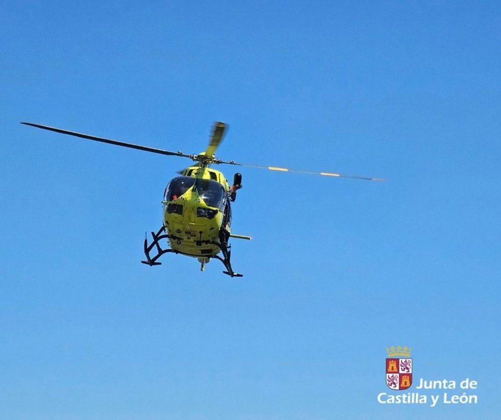 Archivo - Helicóptero de rescate de la Junta de Castilla y León.
